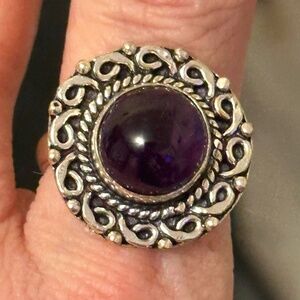 925 Sterling Silver round genuine amethyst ring w/ribbons around stone